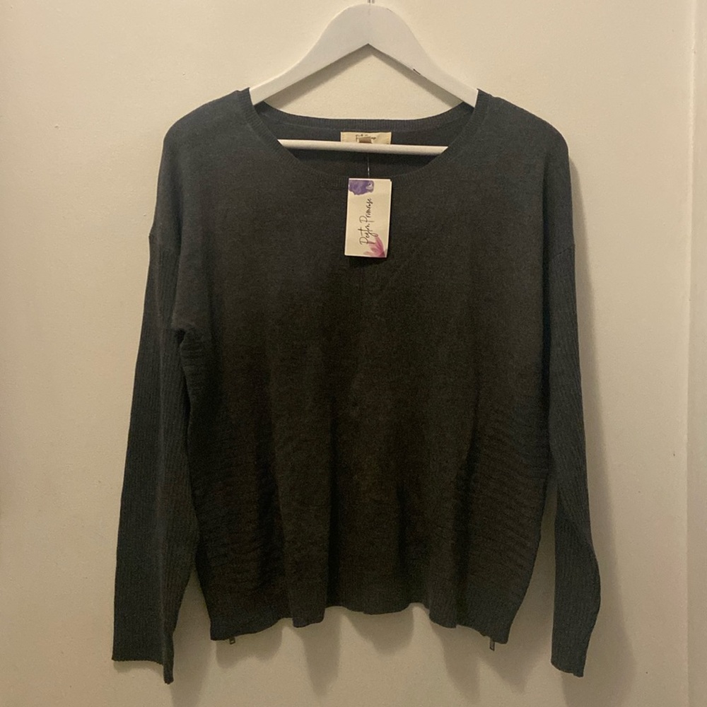 Peyton Primrose | Anthropologie Size Large Gray Sweater Side Zippers